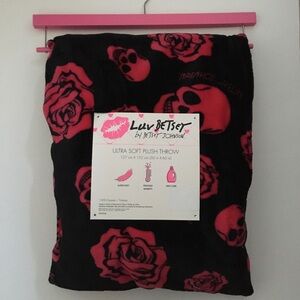 NEW Ultra Soft Cozy Throw Blanket Skulls and Roses Floral Print | Betsey Johnson